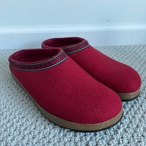 L.L. BEAN Stegmann slip on clogs women’s slipper shoes size 10 medium 100% wool